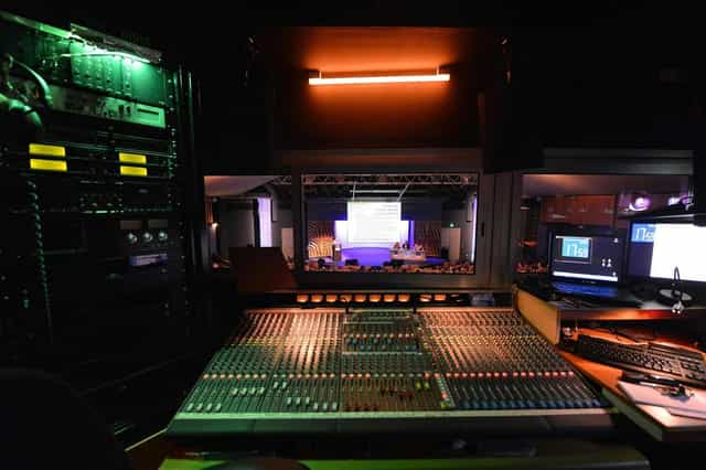 Event control room with audio-visual technology in Aix-en-Provence Congress Centre.