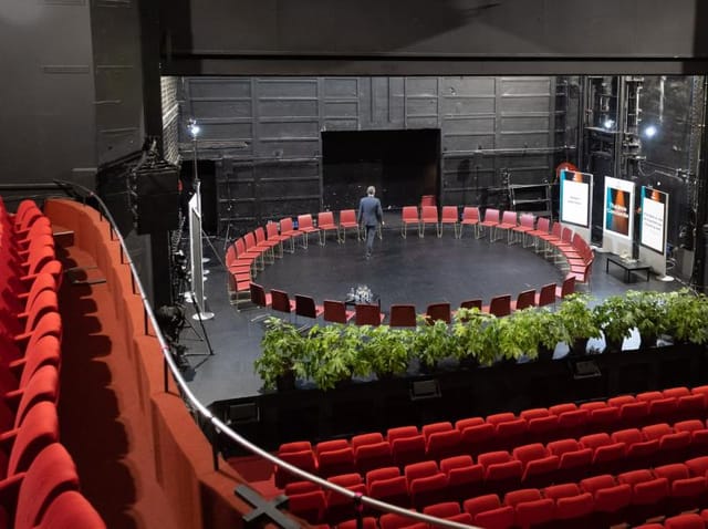 Cresco Auditorium with circular seating, ideal for workshops and panel discussions.