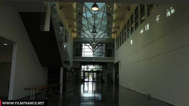 Vincennes Municipal Halls: Modern event venue with high ceilings, perfect for meetings and receptions.