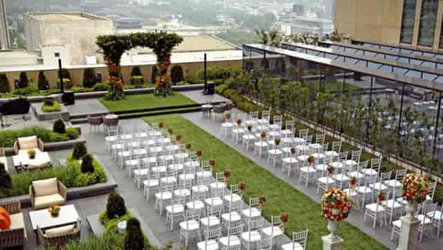 Garden Terrace at Four Seasons Seoul: elegant outdoor wedding venue with skyline views.