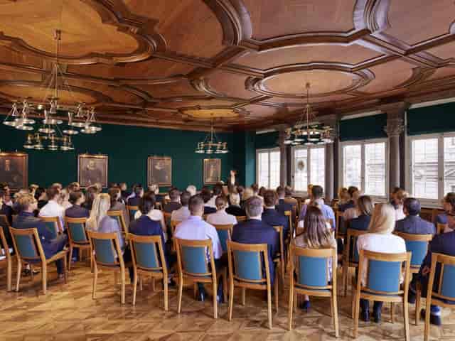 Elegant meeting space in Foyér, Zunfthaus zur Saffran for conferences and presentations.