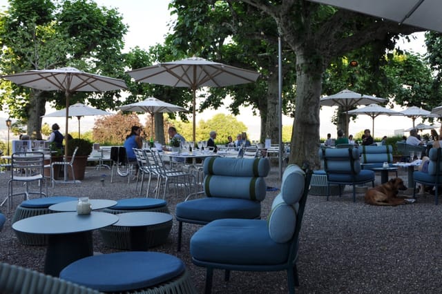 Stylish outdoor venue at Gasthaus Albisgütli for casual meetings and networking events.