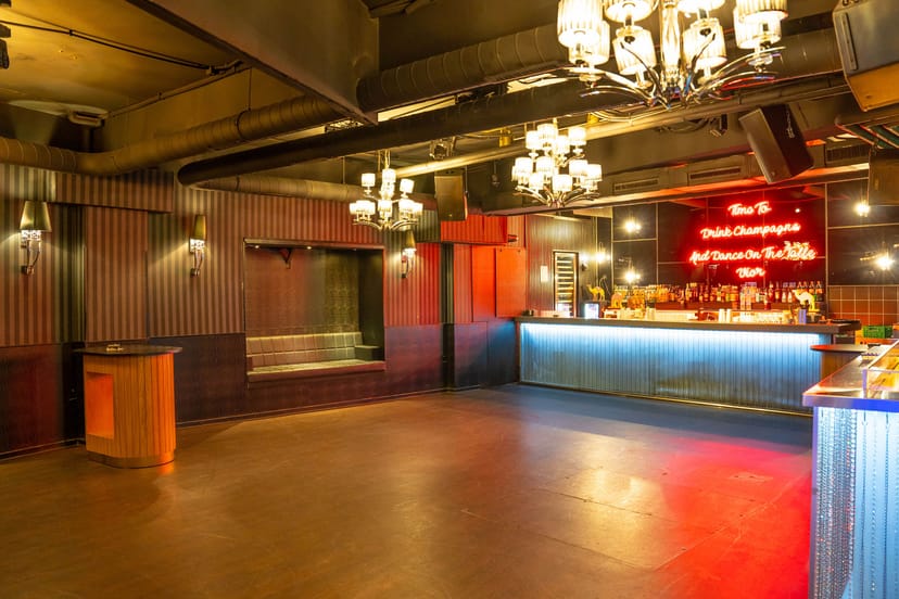 Cocktail bar in URBANVIOR, stylish with modern lighting for events and celebrations.