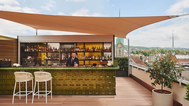 Stylish rooftop cocktail bar in URBANVIOR for networking events and receptions.