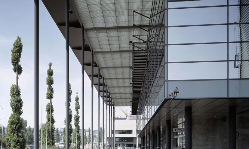 K2 Zurich Conference Room, modern glass facade, ideal for corporate events and conferences.