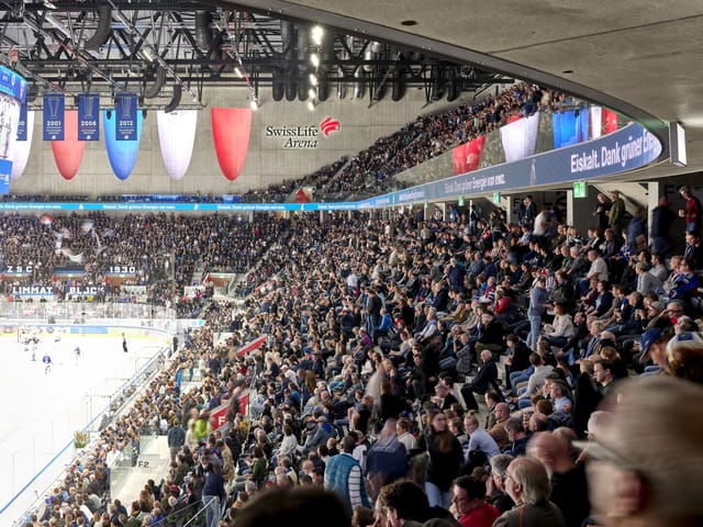Packed Swiss Life Arena showcasing vibrant live event energy and effective crowd management.