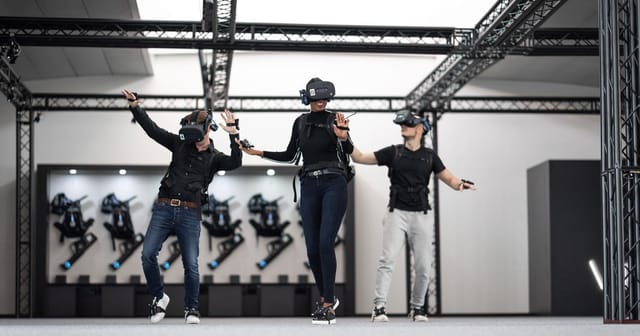 VR Lounge XL in VR City with immersive setup for engaging corporate events and team-building.
