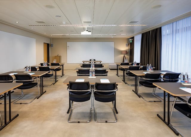 Terrace in Felsenegg Seminar Room: bright, organized space for workshops and training.