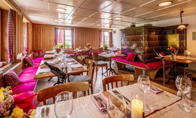 Cozy dining space at Wiesenbeiz, perfect for gatherings and meetings.