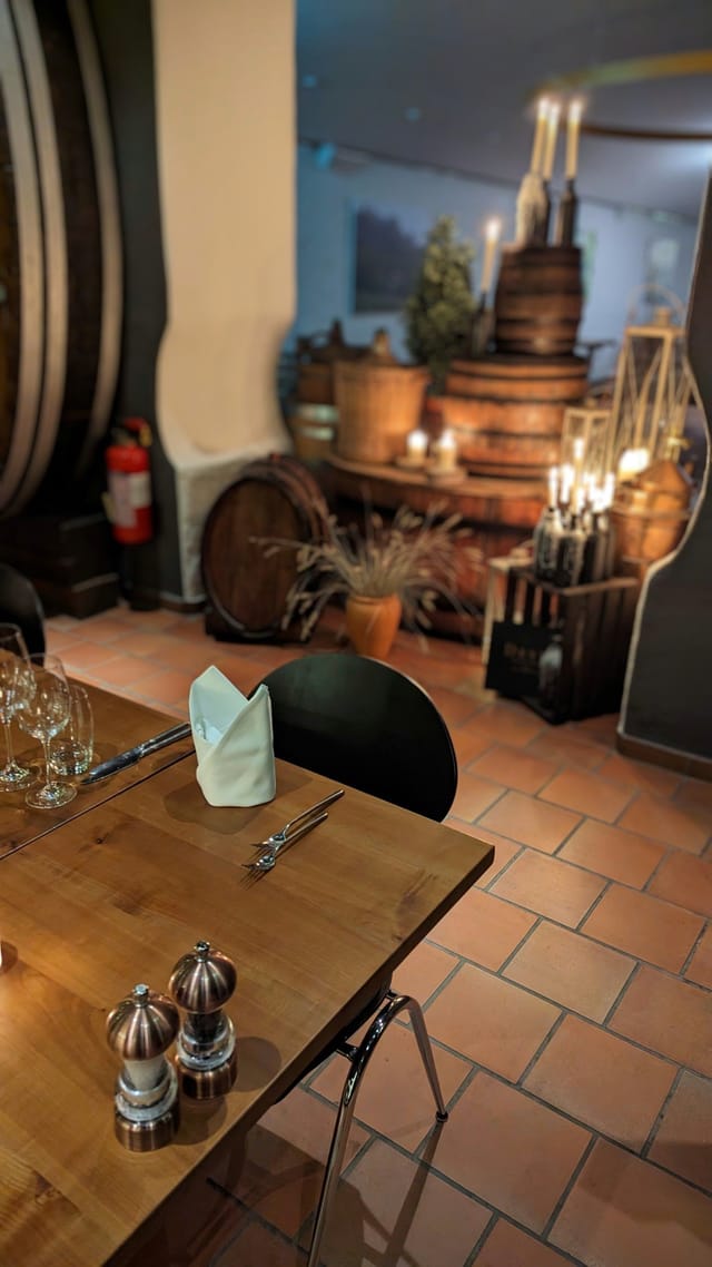 Elegant dining table in rustic BarriqueFasskeller, perfect for intimate events and gatherings.