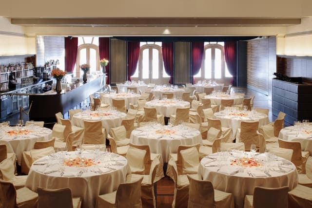 Banquet hall