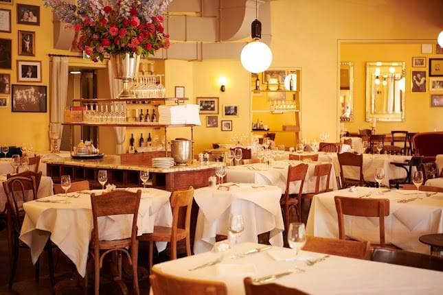 Elegant banquet hall in Kaufleuten Zürich, ideal for intimate gatherings and events.