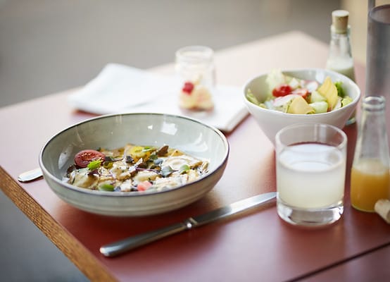 Inviting table setting with healthy dishes for a Zürich networking breakfast.