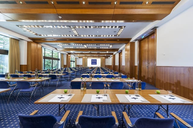 Banquet hall at Dorint Tagungshotels, bright meeting space for conferences and workshops.