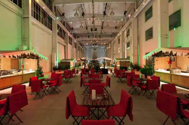 Hertz Trafo Baden: festive event space with warm lighting for memorable gatherings.