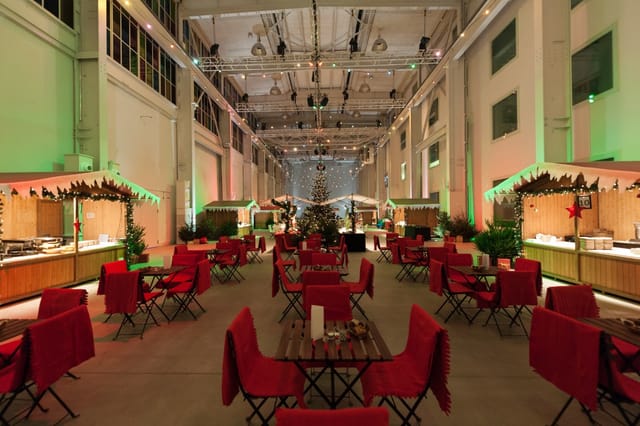 Hertz Trafo Baden: festive event space with warm lighting for memorable gatherings.
