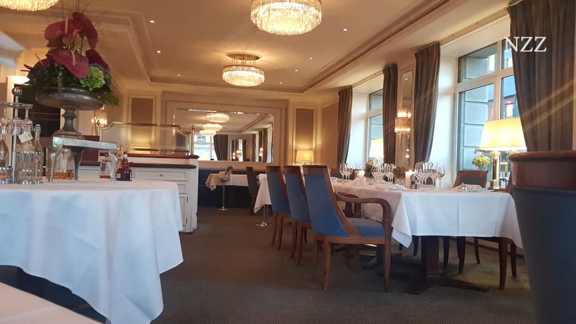 Elegant dining space at La Soupière, Hotel Schweizerhof Zürich for upscale events.