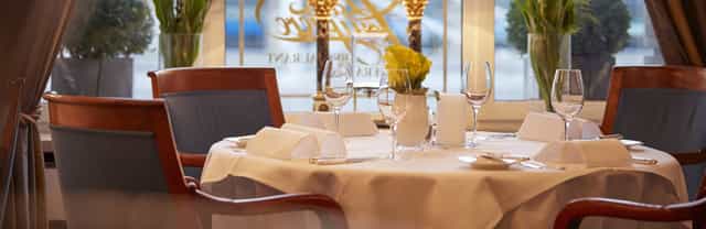 Elegant dining table at La Soupière, Hotel Schweizerhof Zürich for upscale events.