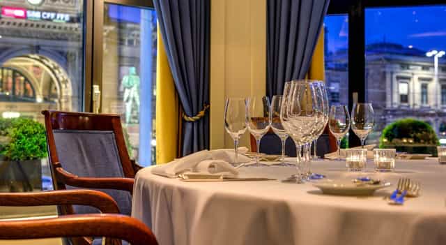 Elegant dining table in Hotel Schweizerhof Zürich for corporate events and gatherings.