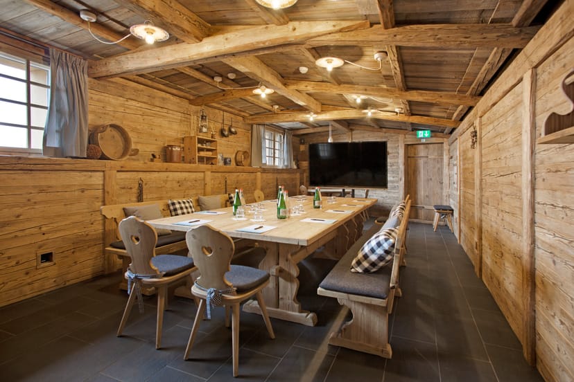 Cozy rustic meeting space at Hotel UTO KULM for collaborative events and team discussions.
