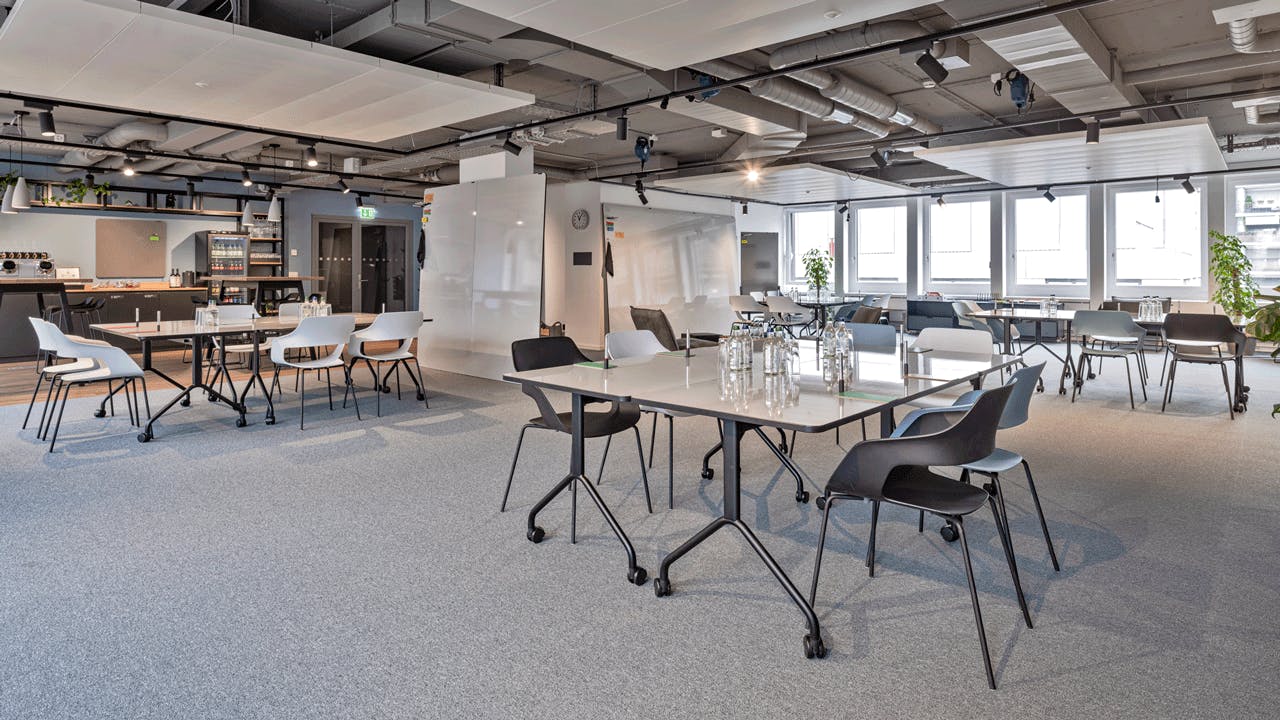 Versatile meeting room with natural light, perfect for workshops and brainstorming sessions.
