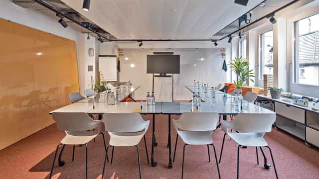 Modern meeting room at memox Europaallee, perfect for collaborative events and presentations.