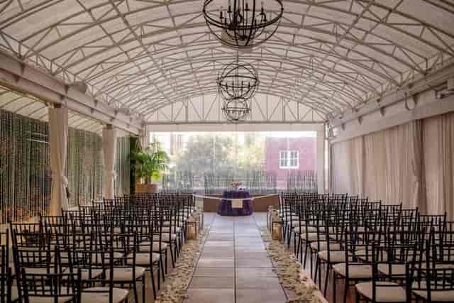 Elegant meeting room with natural light, perfect for weddings and corporate events.