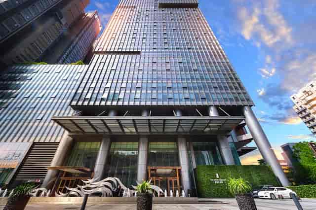 Modern cocktail lounge with glass facade at The Ritz-Carlton, Chengdu for corporate events.