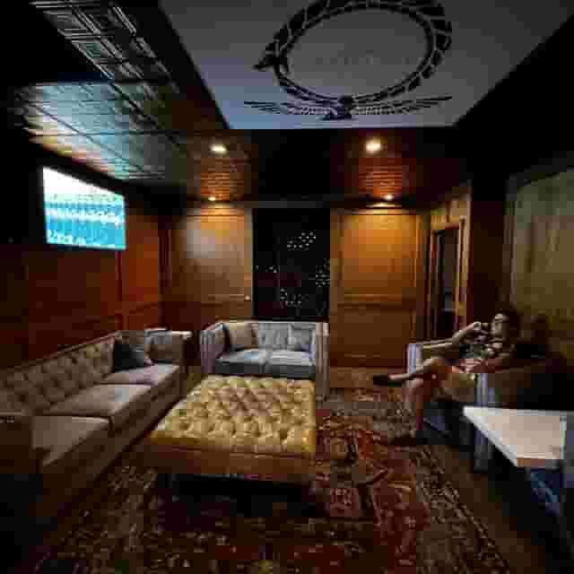 V-Lounge
