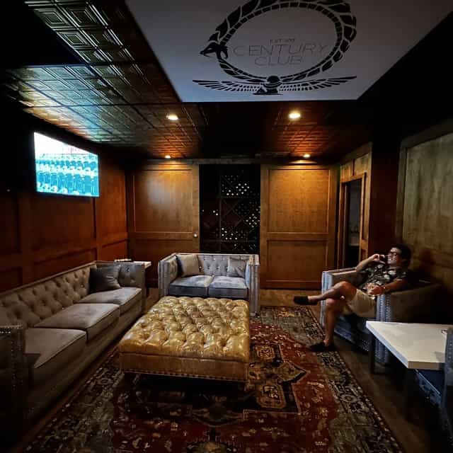 Cozy V-Lounge at Unità Club with plush seating for gatherings and presentations.