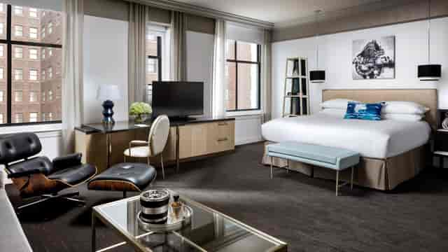 Modern hotel room at Chicago Alton, ideal for business meetings and events.