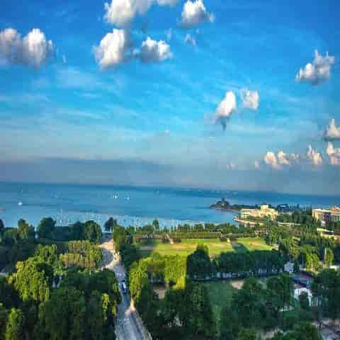 Stunning waterfront venue with lush greenery for outdoor events and gatherings.