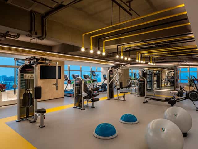 Modern gym in Chengdu Hotel with natural light for wellness events and fitness retreats.
