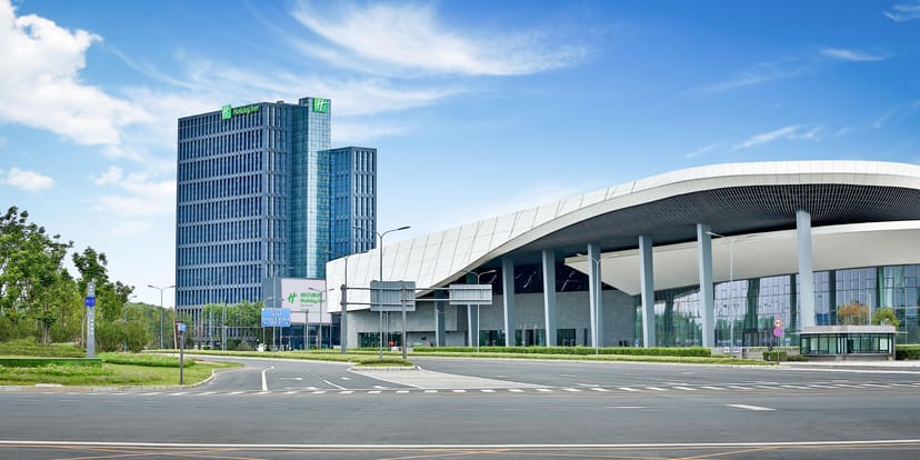 Modern reception area at Holiday Inn Chengdu Qinhuang for events and meetings.