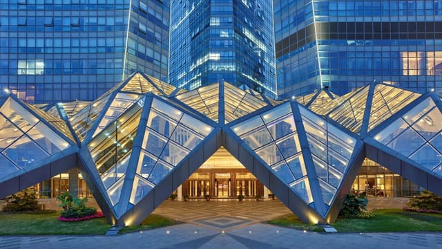 Alt tag: Modern Laska Junior Ball Room at Hotel Chengdu, ideal for corporate meetings and elegant events.
