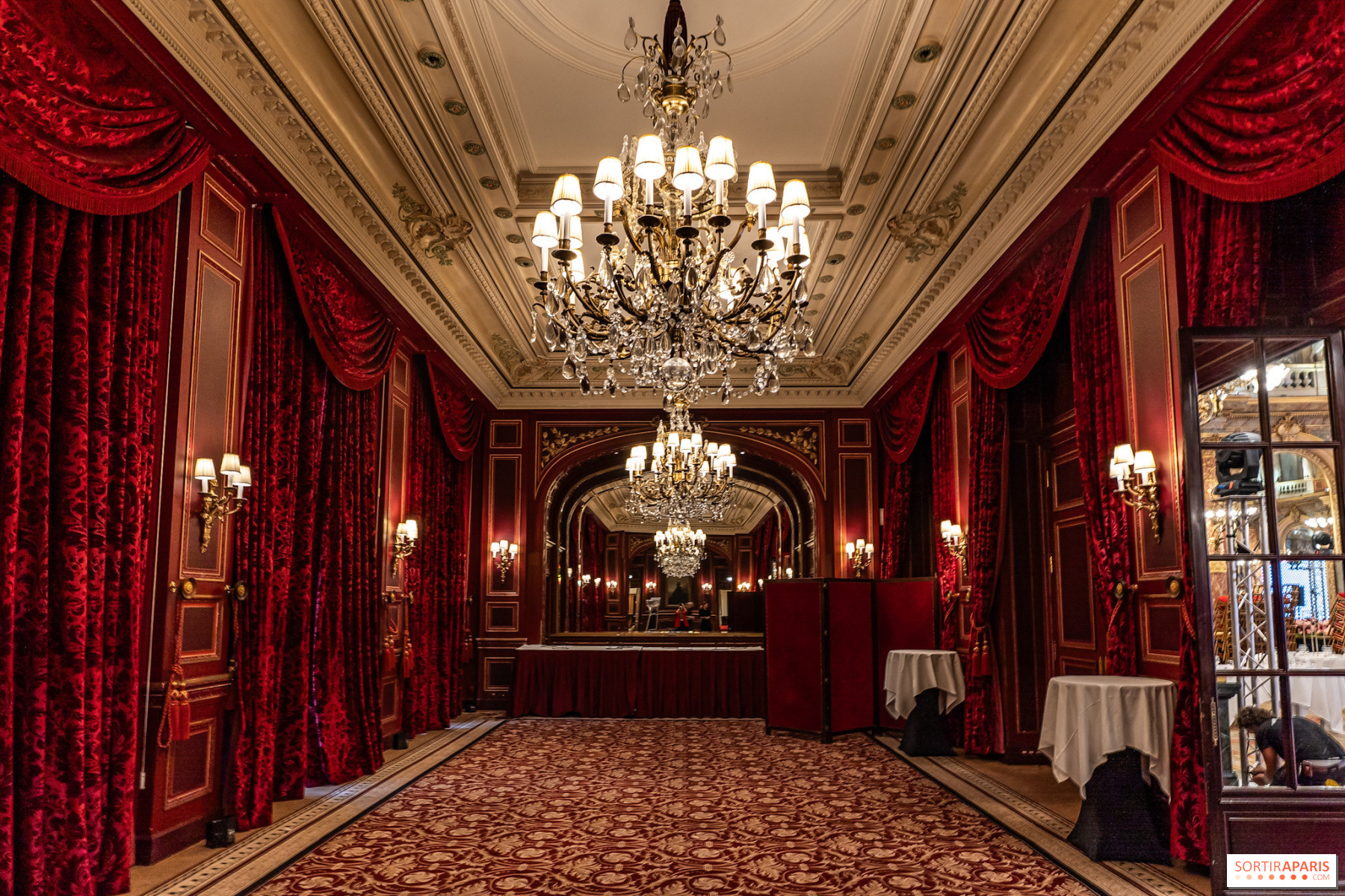 Elegant Salon Delibes event space with red drapery, perfect for gala events and meetings.