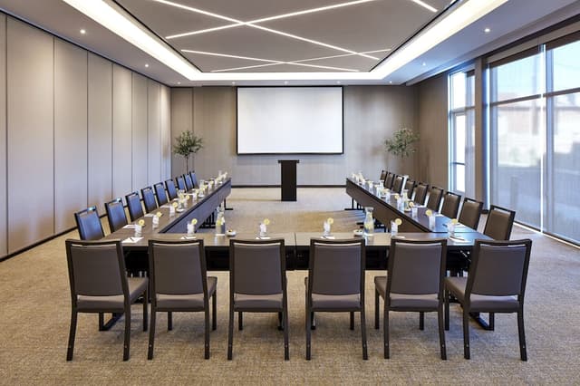 Columbia Boardroom