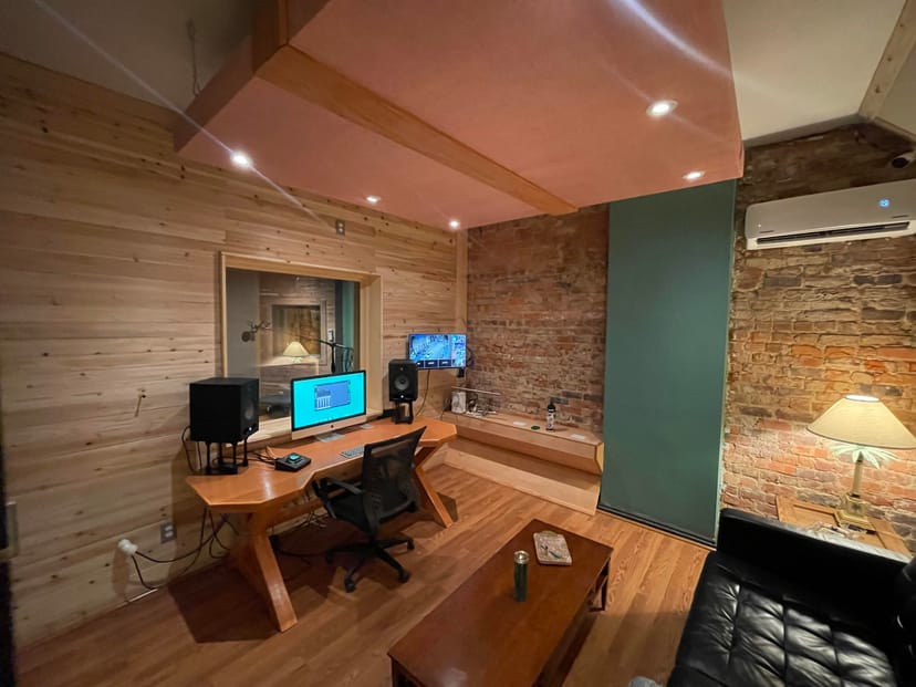Modern meeting space with wooden finishes for creative collaborations and presentations.