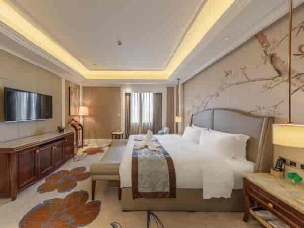 Luxurious banquet hall in Xingchen Hangdu Hotel, ideal for events and meetings.