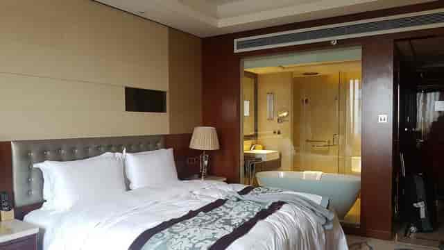 Luxurious meeting room with modern design at Xingchen Hangdu Hotel, ideal for retreats.