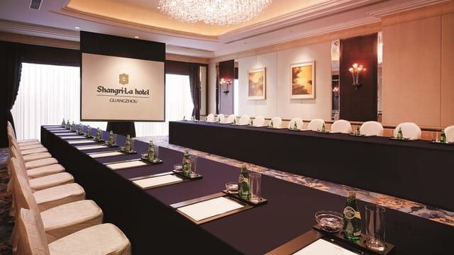 Sophisticated meeting room in Shangri-La Guangzhou for corporate events and presentations.