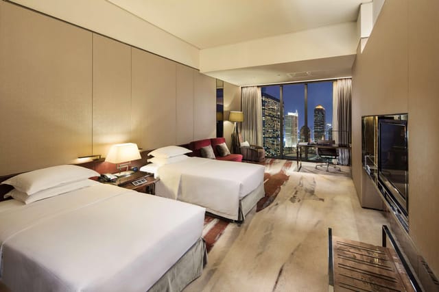 Modern meeting room with city view in Hilton Guangzhou Tianhe, perfect for events and conferences.