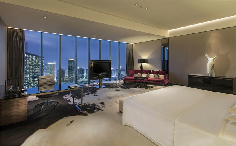 Sophisticated Hilton Guangzhou Tianhe meeting room with city views for executive retreats.