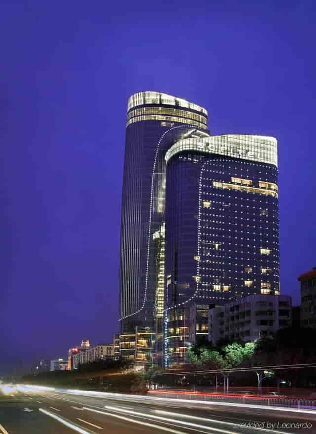 Modern skyscraper Salle Delacroix at Sofitel Guangzhou, ideal for corporate events.
