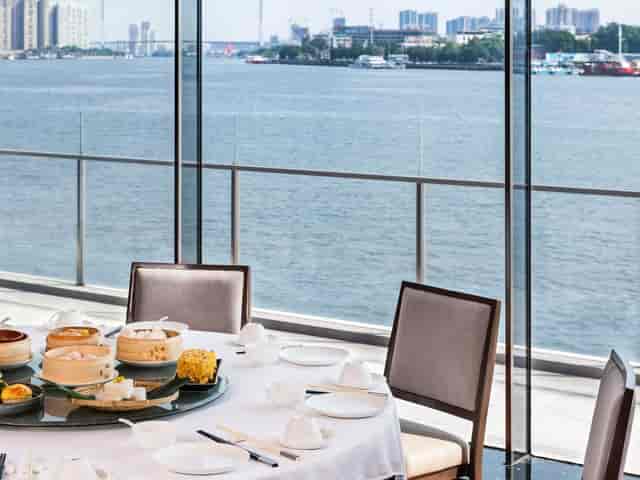 Elegant dining table in Hongtu Hall, waterfront view, ideal for corporate events.