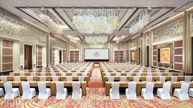 Spacious Meeting Room 9 at Zeng Cheng Hotel, perfect for corporate events and presentations.