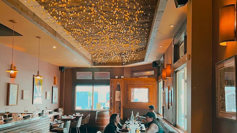 Cozy Bistro Central Parc in San Francisco, perfect for intimate gatherings and meetings.