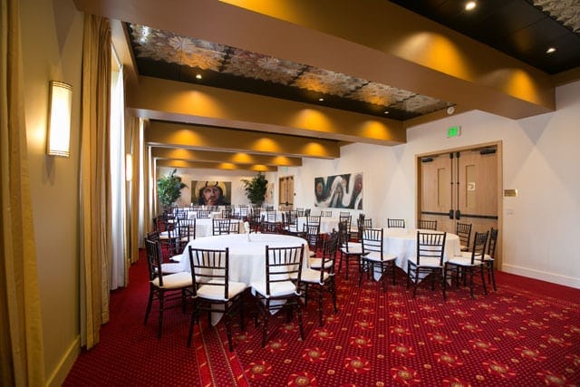 Elegant meeting space in City Club SF with round tables, ideal for corporate events and gatherings.