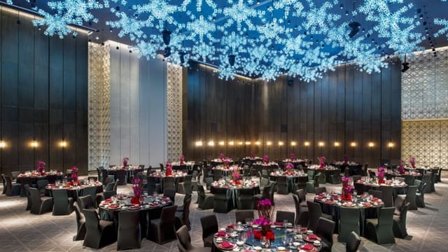 Elegant Grand Ballroom B in Guangzhou Marriott, featuring snowflake lighting for upscale events.