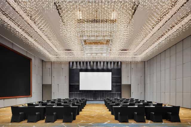 Modern Exhibition Hall at Panyu Hotel, ideal for corporate meetings and events.